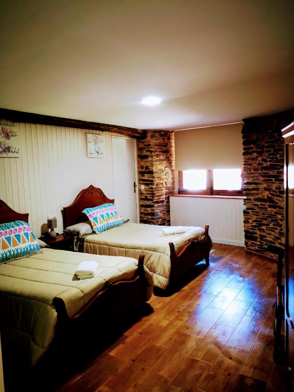 Pensión Santa Rosa - Tweepersoonskamer Met 1 Of 2 Bedden En Extra Bed