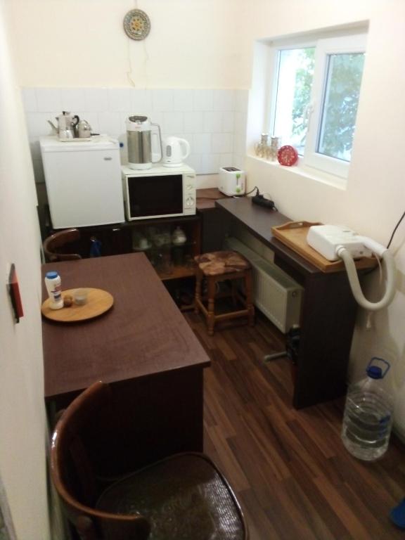Kuchyň nebo kuchyňský kout v ubytování Ivanovo , rooms for rent for 24 hours, separate kitchen, sauna, hydromassage bath, indoor parking, tavern no pets