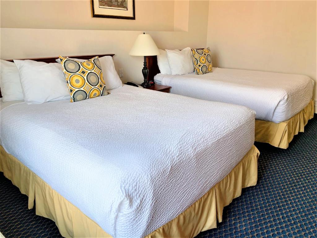 
Suite with Two Queen Beds and Sofa Bed 
