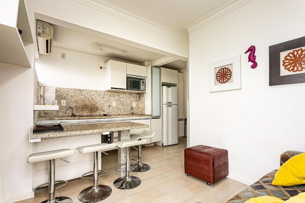  Apartamento pé na areia e vista mar Jurerê JBM204