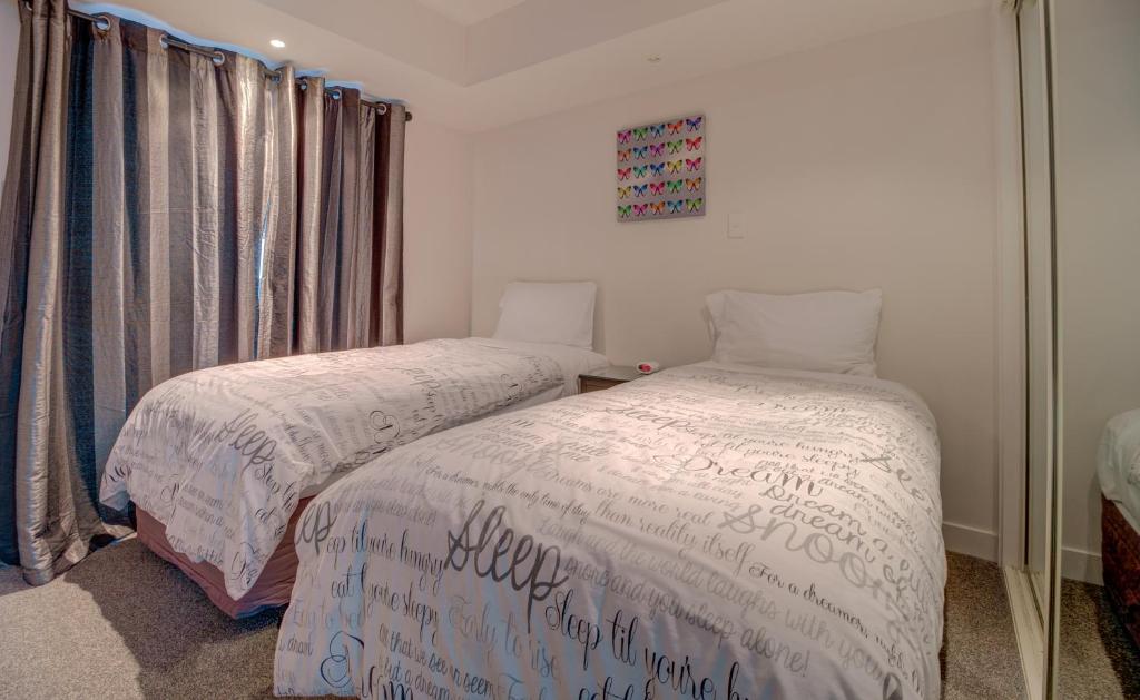 Lakefront Apartments,18 LAKE ESPLANADE ROAD - Resim 23