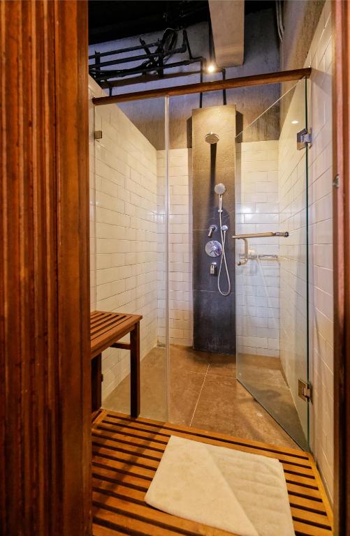 Plataran Bromo - Mezzanine Room Met Het Delen Van Badkamer