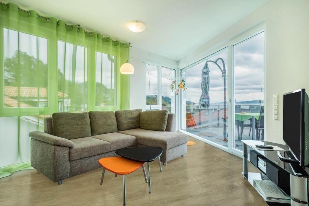 a living room with a couch and a table at Ferienwohnung Lilie in Sipplingen
