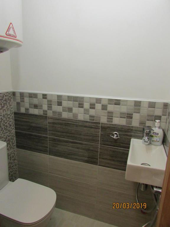 Home with the veranda (B&B) free parking - Habitación Doble Con Baño Privado
