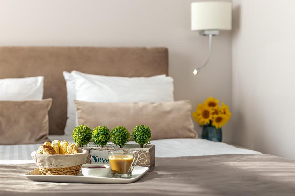 New Era Hotel Old Town Party Zone Bucharest- parking with fee nearby - NOT at the hotel ! - Resim 31