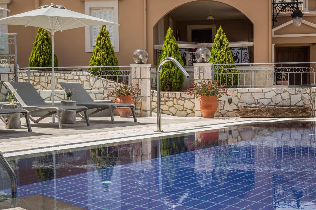 Bazén v ubytování Faros Residence Adults Only nebo v jeho okolí