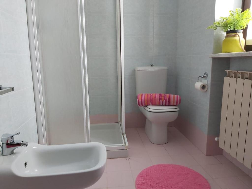 A bathroom at Bnbook Villa Biancospino