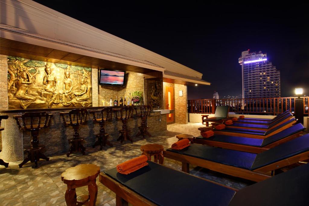 TV a/nebo společenská místnost v ubytování Orchid Resortel