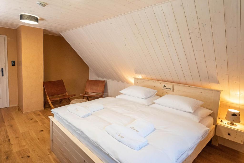 Postel nebo postele na pokoji v ubytování U Justina na břehu