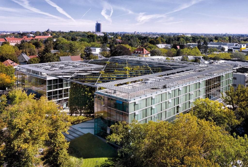 an overhead view of a large building with trees at Seminaris CampusHotel Berlin in Berlin