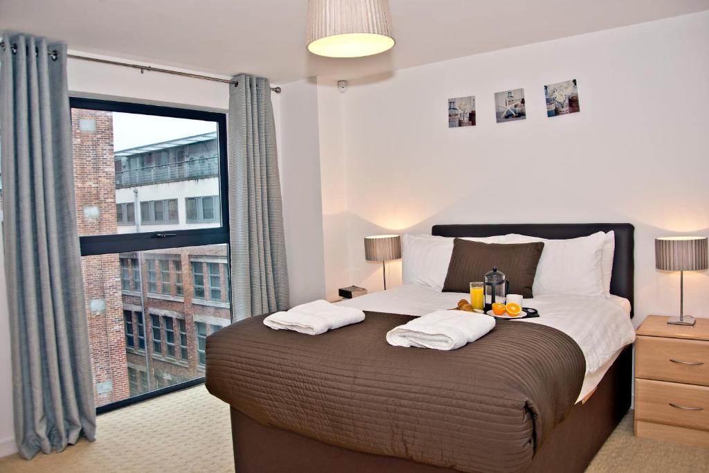 Base Serviced Apartments - Duke Street - Two-Bedroom Apartment