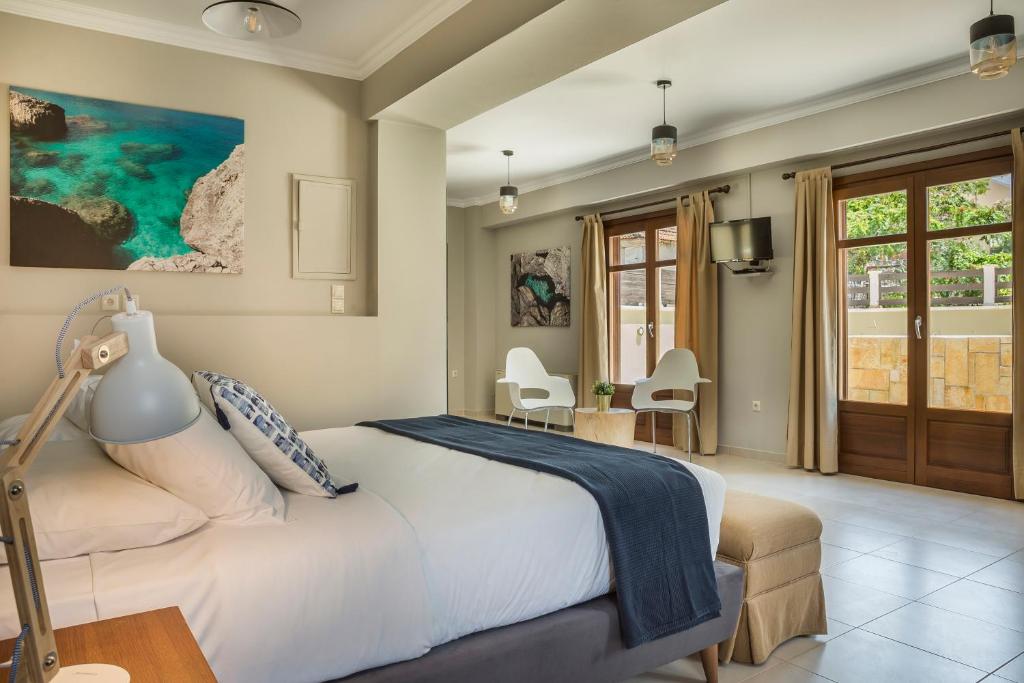 Postel nebo postele na pokoji v ubytování Balhambra Suites - Adults Only