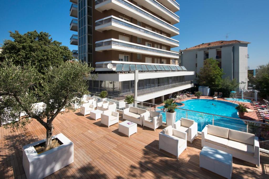 Bazén v ubytování Hotel Gambrinus - Valentini Family Village nebo v jeho okolí