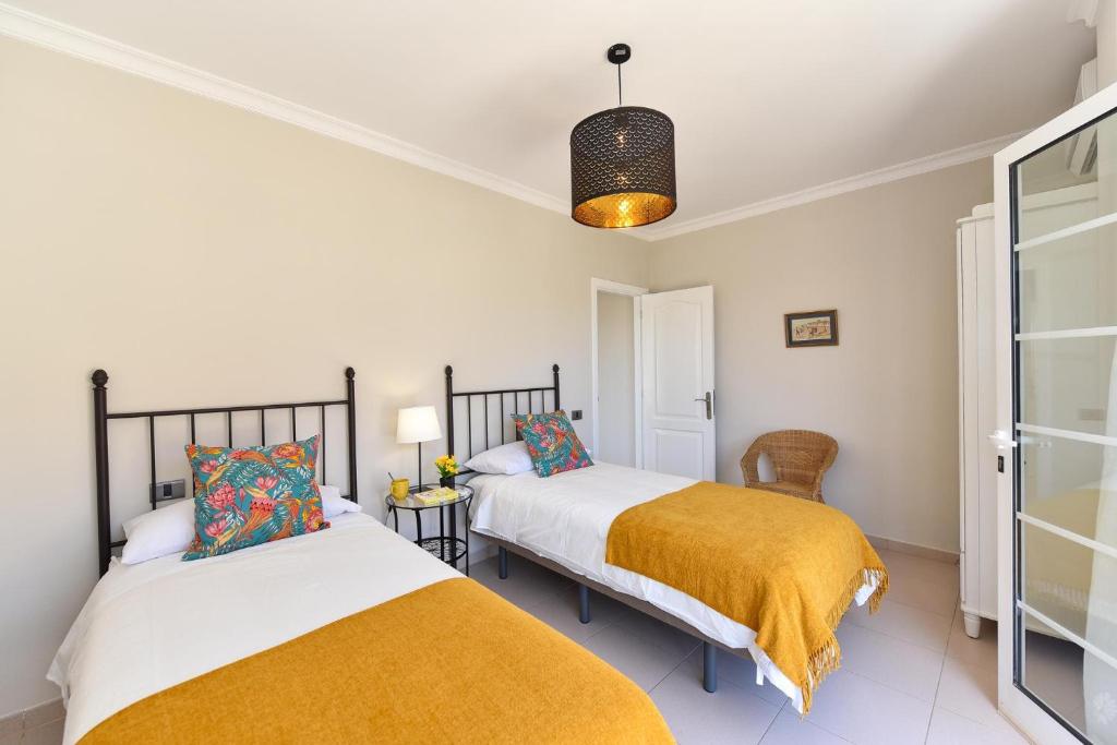 Posteľ alebo postele v izbe v ubytovaní Penthouse Daniela in Puerto Mogan IX