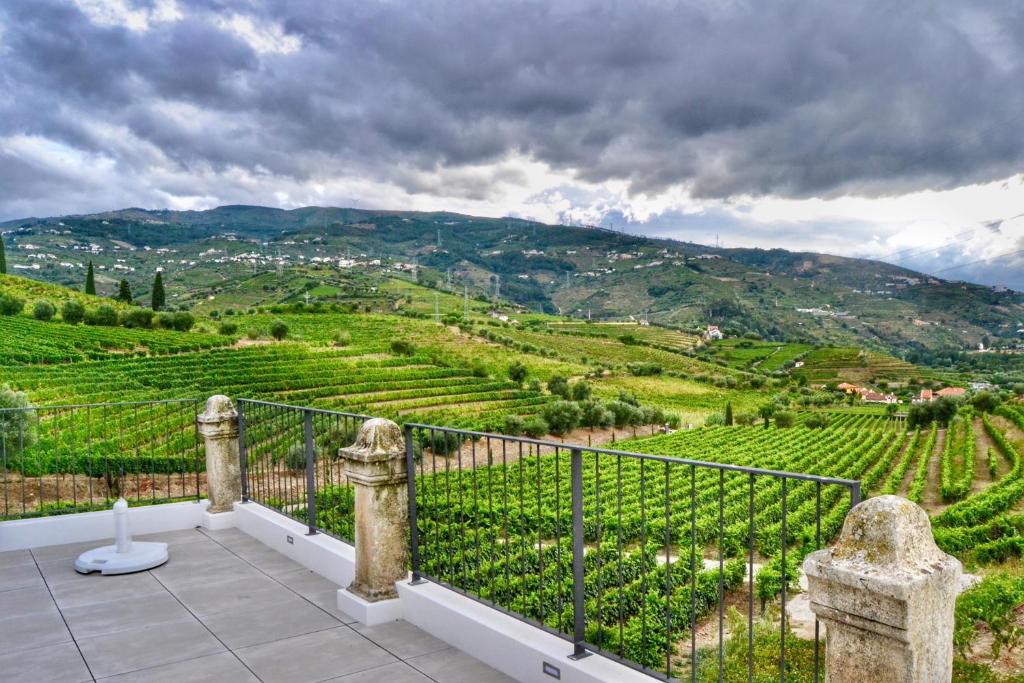 Uma vista geral da montanha ou uma vista da montanha a partir do alojamento de turismo rural