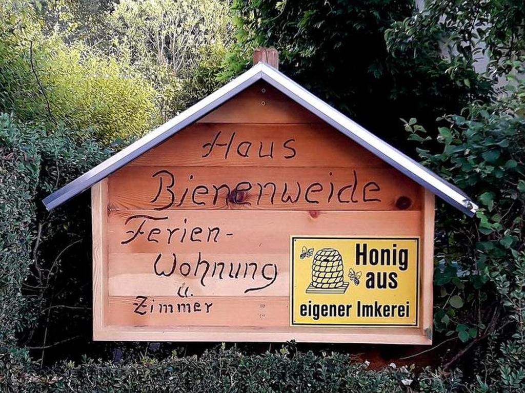 シェームベルクにあるHaus zur Bienenweideのハチミツの印