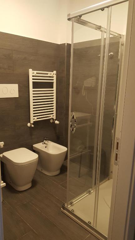 Koupelna v ubytování Alma Hotel