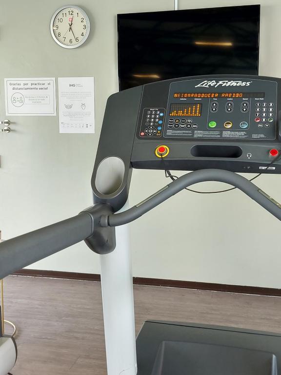 Fitness centrum a/nebo fitness zařízení v ubytování Holiday Inn Guadalajara Select by IHG