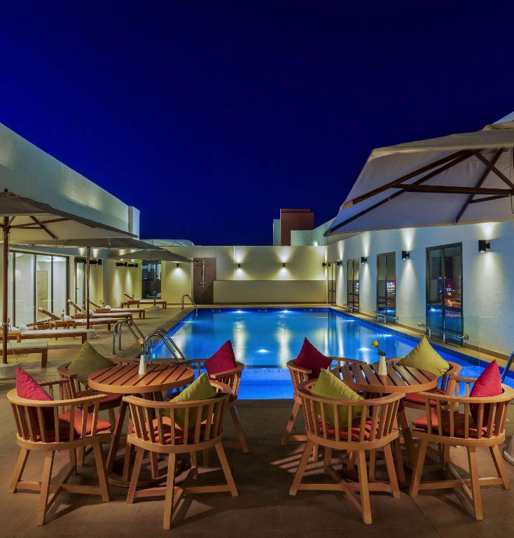 Bazén v ubytování IntercityHotel Nizwa nebo v jeho okolí