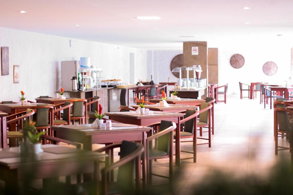 Um restaurante ou outro lugar para comer em El Aram Beach & Convention