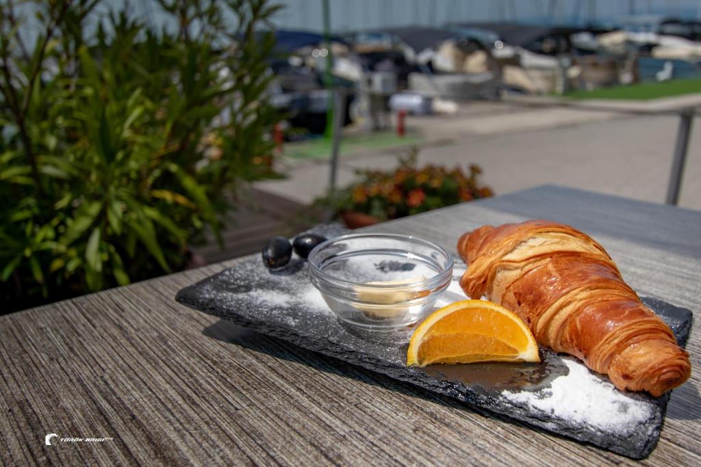 ホテルの敷地内または近くでの食事または食べ物