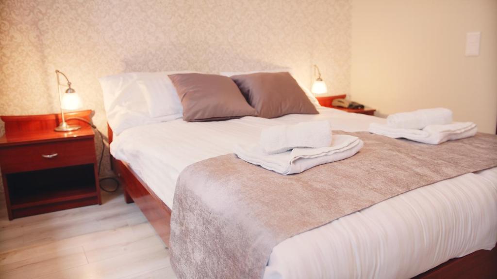 Postel nebo postele na pokoji v ubytování Aqua Villa Eger