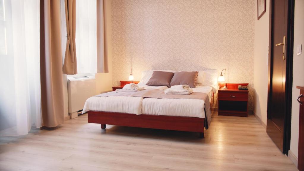 Postel nebo postele na pokoji v ubytování Aqua Villa Eger