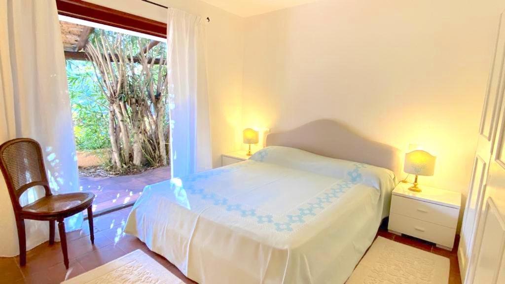 Łóżko lub łóżka w pokoju w obiekcie Sea & Beach Apartments Porto Cervo Costa Smeralda