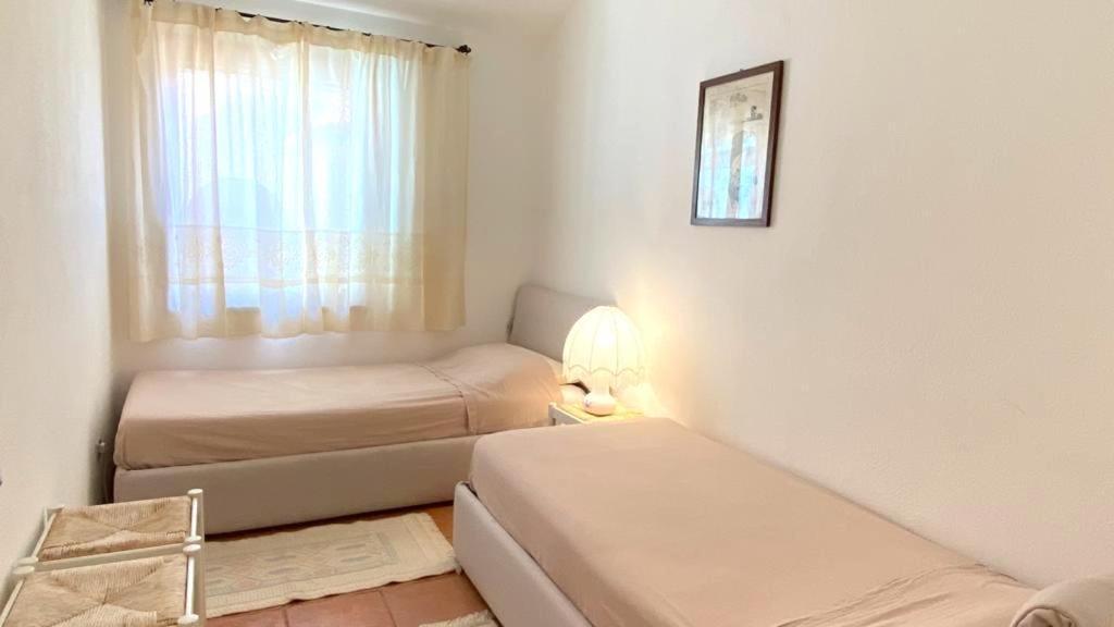 Łóżko lub łóżka w pokoju w obiekcie Sea & Beach Apartments Porto Cervo Costa Smeralda