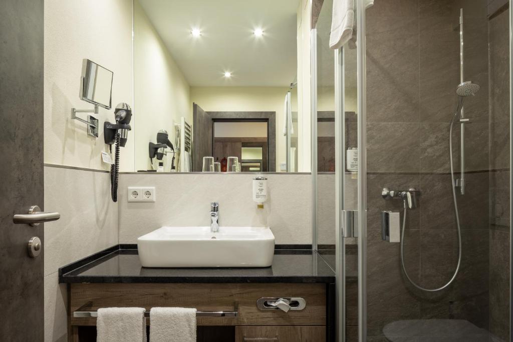 Koupelna v ubytování Hotel-Gasthof Höttl