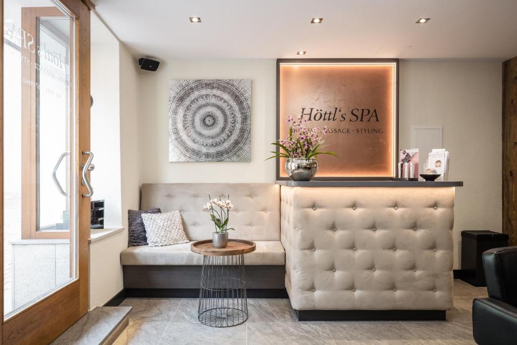 Posezení v ubytování Hotel-Gasthof Höttl