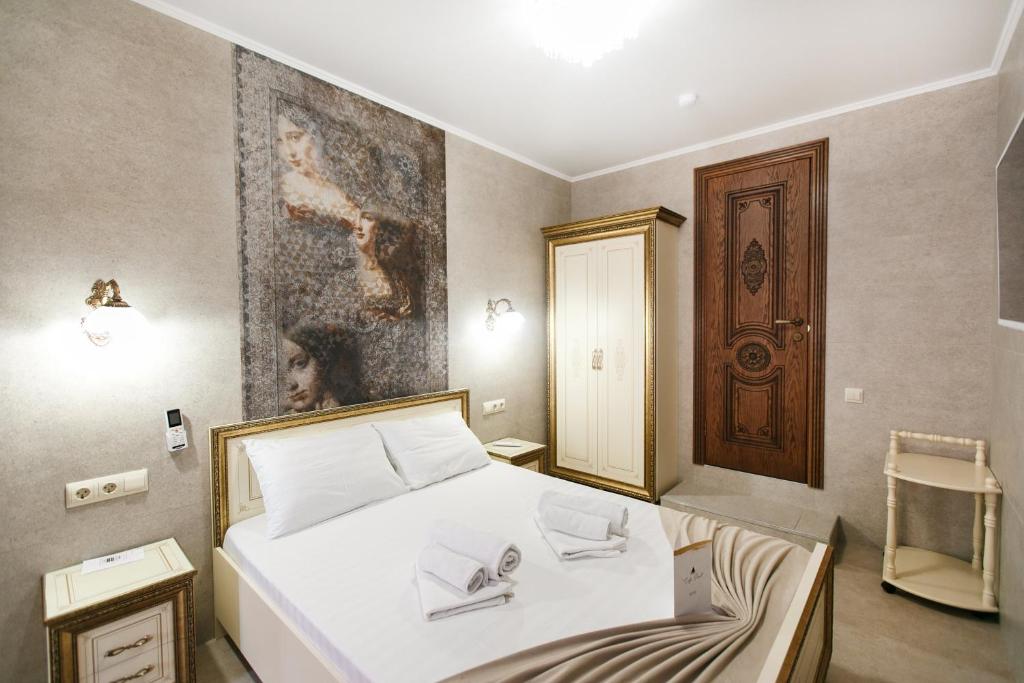 Кровать или кровати в номере Magellan Panorama Hotel