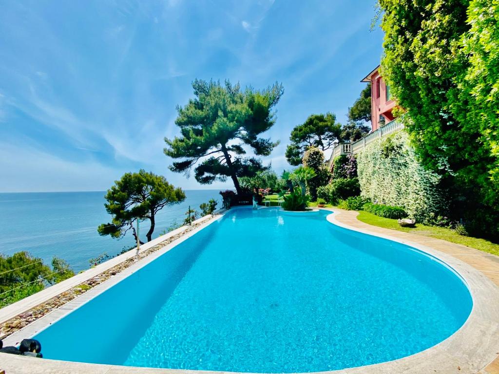 Bazén v ubytování Sea View Suite Apartment In Historic Villa, Exclusive Experience nebo v jeho okolí