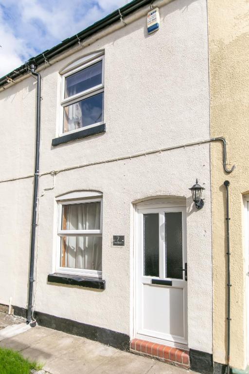 Charming terraced cottage close to Alton Towers - Holiday Home