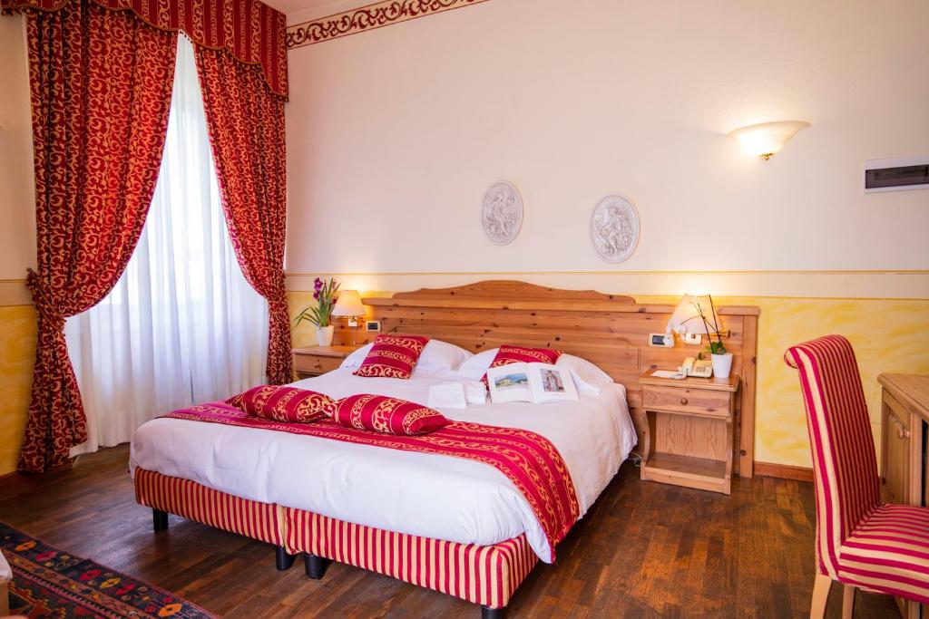 Postel nebo postele na pokoji v ubytování Hotel Villa Imperina