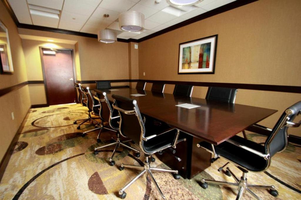 Posezení v ubytování Holiday Inn Express Philadelphia Penn's Landing by IHG