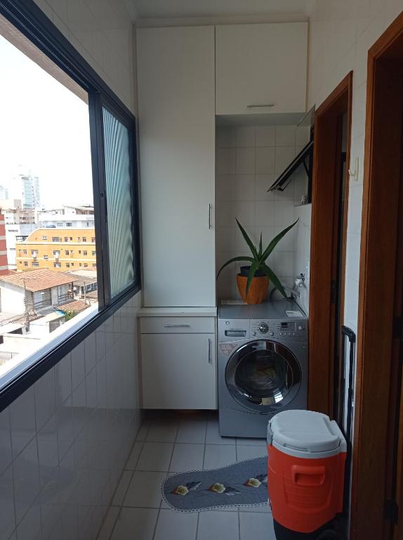  Apartamento Enseada com varanda