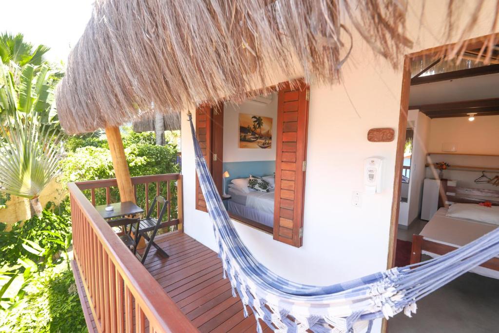 a hammock on the balcony of a villa at Pousada Aconchego da Pipa in Pipa