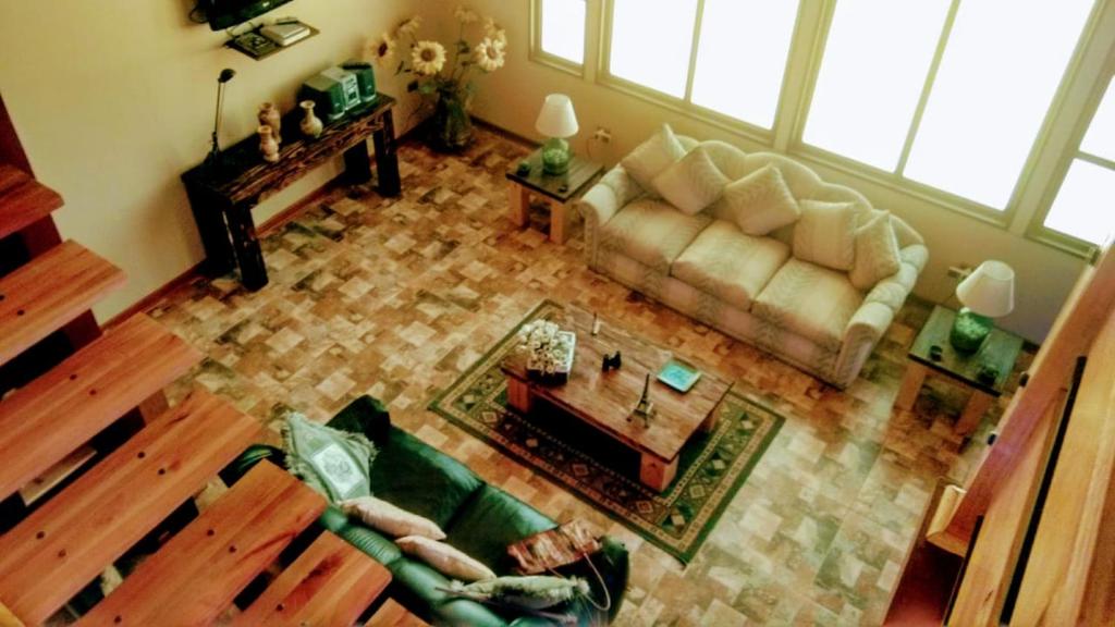an overhead view of a living room with a couch at Casa Pre-Cordillera Sexta Region in Rengo