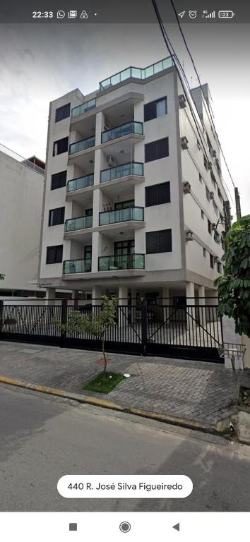  Apartamento Enseada com varanda