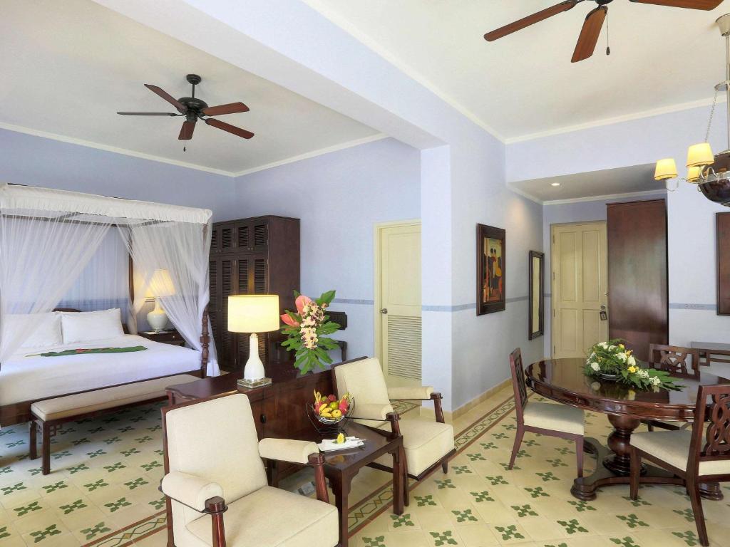 Postel nebo postele na pokoji v ubytování La Veranda Resort Phu Quoc - MGallery
