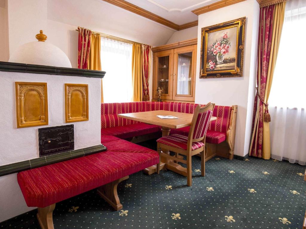 Posezení v ubytování Mercure Sighisoara Binderbubi Hotel & Spa