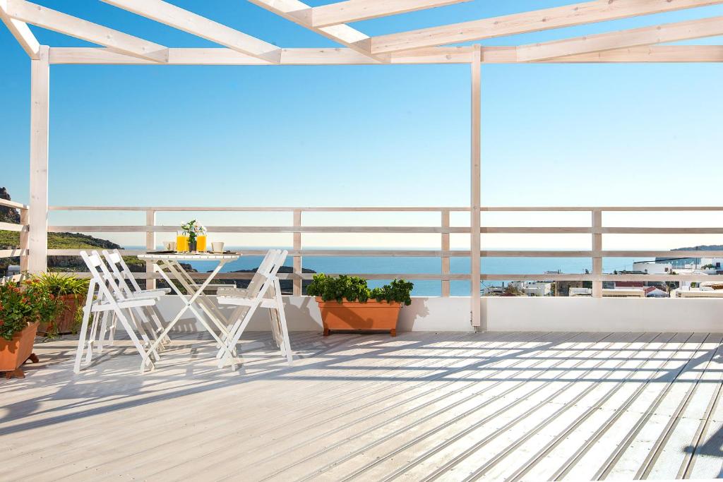 Balkón nebo terasa v ubytování Lindos Harmony Suites