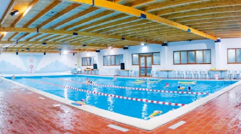 สระว่ายน้ำที่อยู่ใกล้ ๆ หรือใน Casa Vacanza Roccaraso