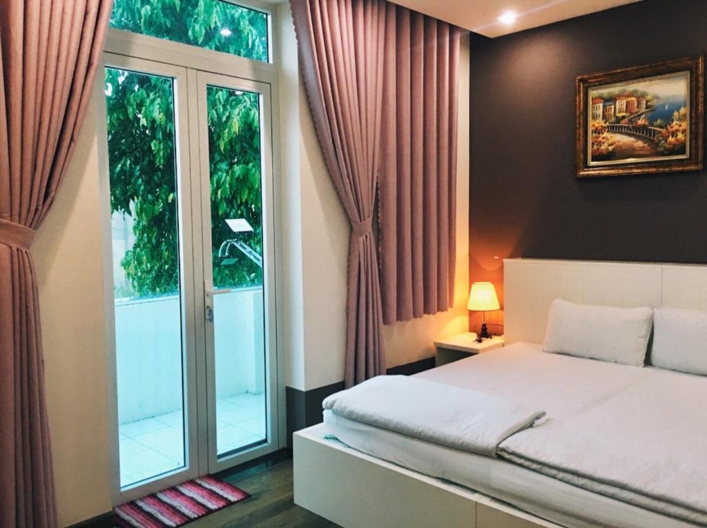 Giường trong phòng chung tại CONVOI HOTEL