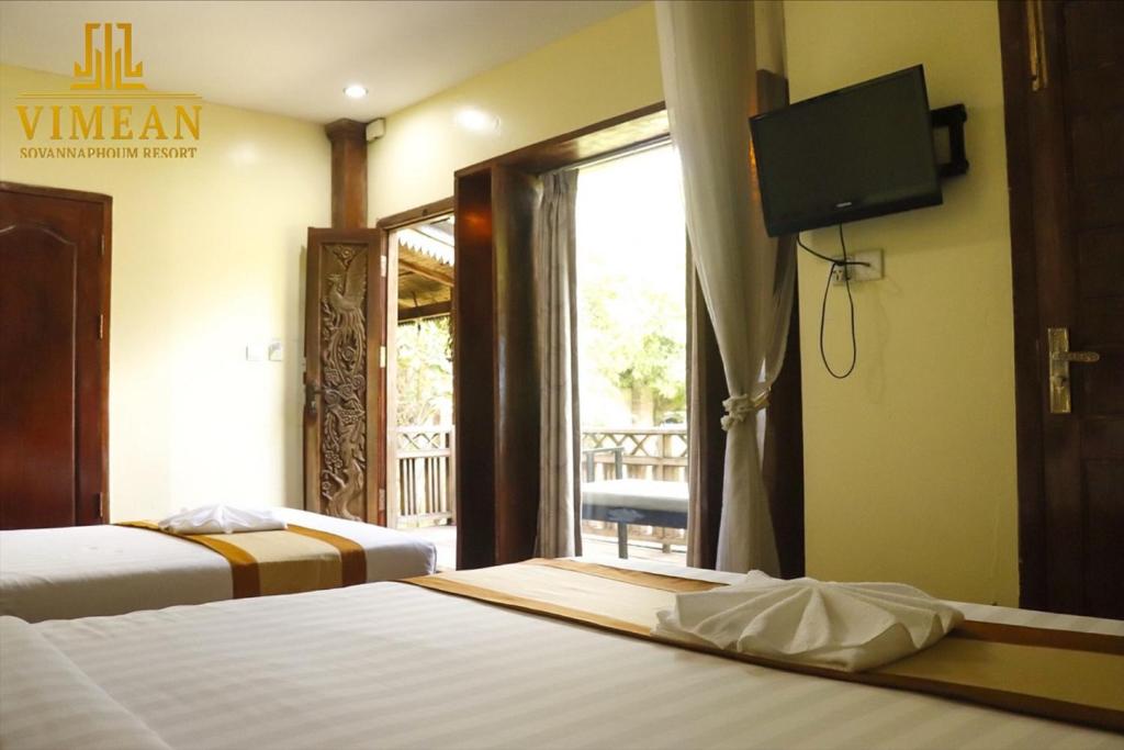 Кровать или кровати в номере Vimean Sovannaphoum Resort