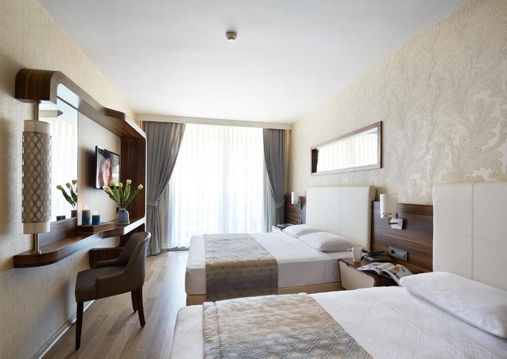 Postel nebo postele na pokoji v ubytování Emre Beach & Emre Hotel