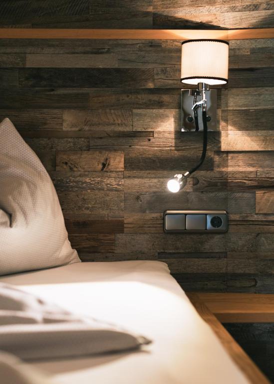 Postel nebo postele na pokoji v ubytování Hotel & Garni Das Köhle INKLUSIVE SUPER SOMMER CARD 2025