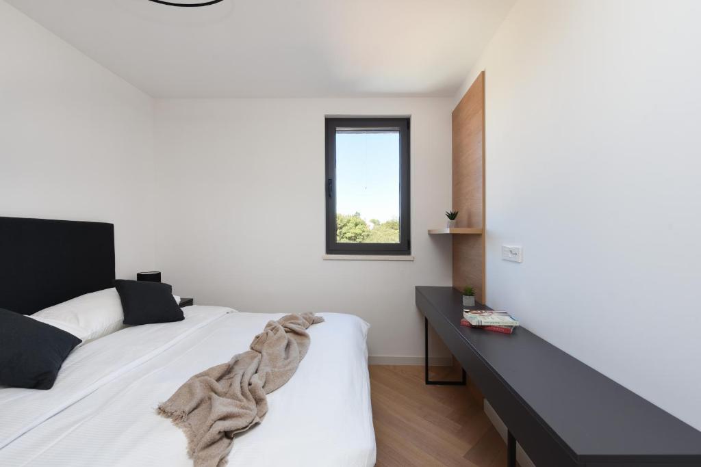 Posteľ alebo postele v izbe v ubytovaní LAZY - Luxury Apartment Zadar Yachting