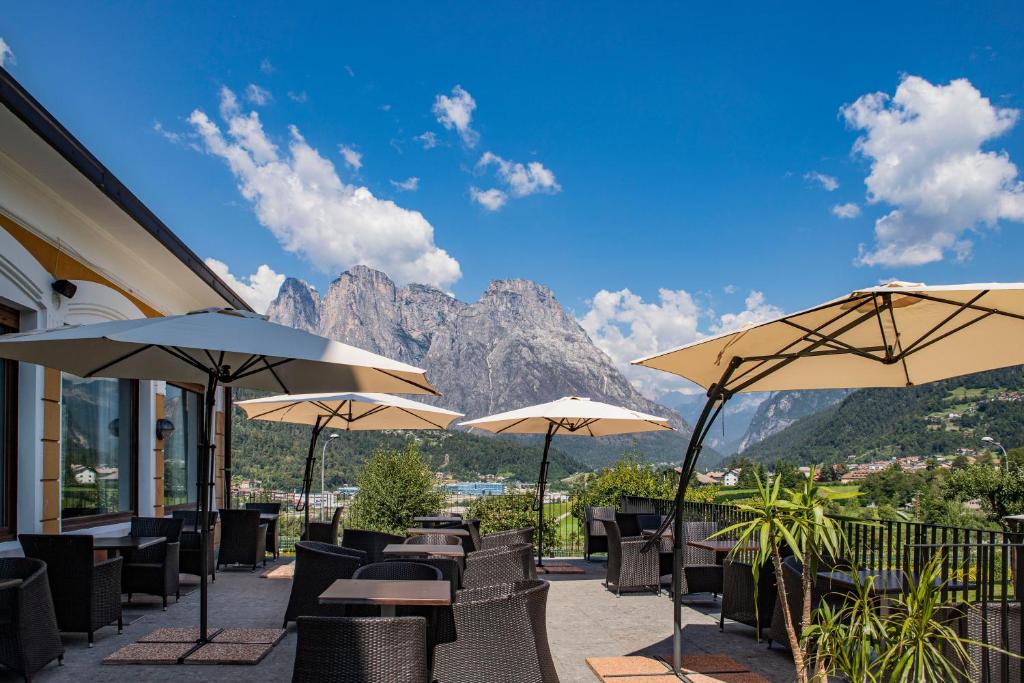 Nespecifikovaný výhled na hory nebo výhled na hory při pohledu z hotelu
